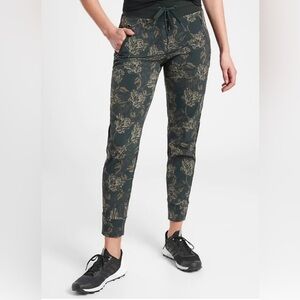 Athleta Trekkie North Printed Jogger